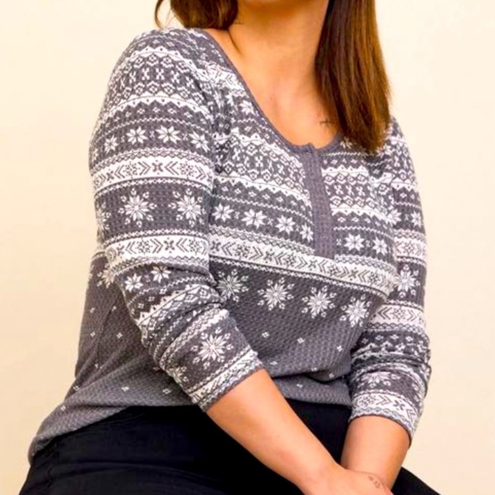 Torrid 2XL Gray Snowflake Fair Isle Long Sleeve Waffle Snap Henley Women's Top